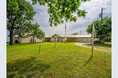 736 W Lakecrest Drive, Bluffton, TX 78607 - Photo 4