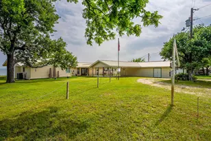 736 W Lakecrest Dr, Bluffton, TX 78607 - Photo 4