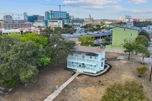 810 E 13th St, Austin, TX 78702 - Photo 32