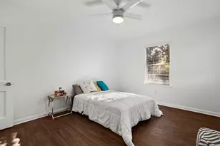 301 E 33rd St, Austin, TX 78705 - Photo 10