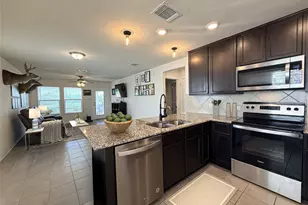 320 Katie Elder Dr, Jarrell, TX 76537 - Photo 4