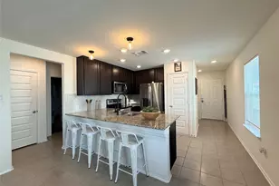 320 Katie Elder Dr, Jarrell, TX 76537 - Photo 2
