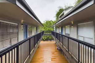 908 Poplar St, Austin, TX 78705 - Photo 12