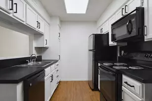 908 Poplar St, Austin, TX 78705 - Photo 2