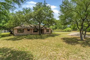 201 River Lake Dr, Kingsland, TX 78639 - Photo 2