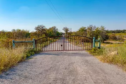 9202 Lockwood Springs Road, Manor, TX 78653 - Photo 2
