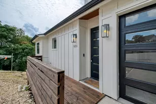 5211 Rob-Scott St, Austin, TX 78721 - Photo 2