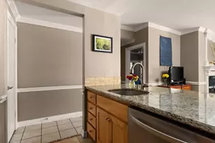 807 W 25th St, Austin, TX 78705 - Photo 8