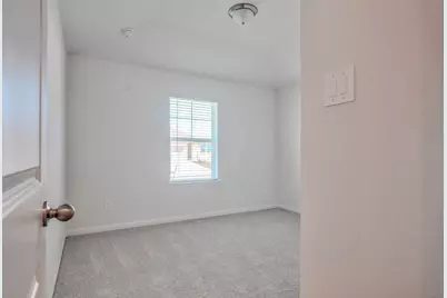 156 Sleep Hollow, Jarrell, TX 76537 - Photo 12