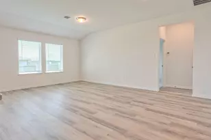 156 Sleep Holw, Jarrell, TX 76537 - Photo 6