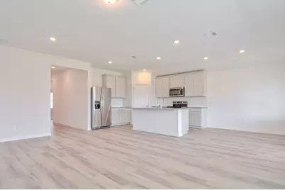 156 Sleep Hollow, Jarrell, TX 76537 - Photo 4