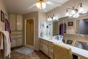704 E 16th St, Cameron, TX 76520 - Photo 16