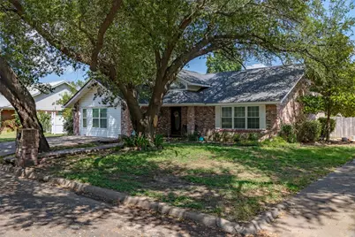 704 E 16th Street, Cameron, TX 76520 - Photo 2