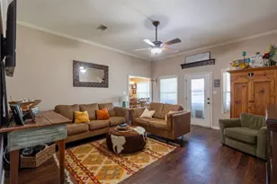 704 E 16th St, Cameron, TX 76520 - Photo 6