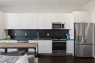 800 Embassy Dr, Austin, TX 78702 - Photo 6