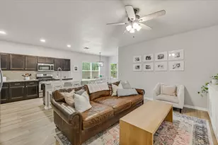 115 Cibolo Creek Dr, Kyle, TX 78640 - Photo 4