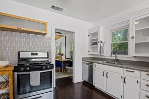 2702 E 22nd St, Austin, TX 78722 - Photo 10