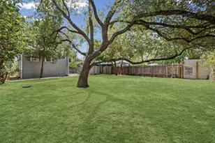 2702 E 22nd St, Austin, TX 78722 - Photo 24