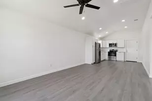 1087 Schubert Ln, Kyle, TX 78640 - Photo 4