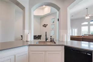 574 Sugar Cane Rd, Buda, TX 78610 - Photo 10