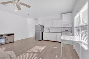 114 Crepe Myrtle Pkwy, Elgin, TX 78621 - Photo 4