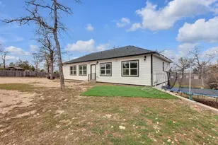 114 Crepe Myrtle Pkwy, Elgin, TX 78621 - Photo 2