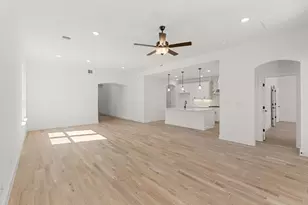 6909 Cliff Rose Dr, Spicewood, TX 78669 - Photo 10