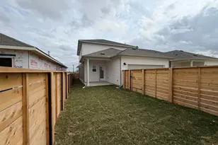 109 Maple Hedge Rd, Hutto, TX 78634 - Photo 10