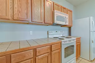 126 Sandstone Dr, Jarrell, TX 76537 - Photo 14