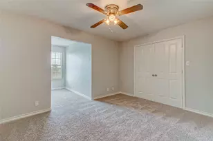 126 Sandstone Dr, Jarrell, TX 76537 - Photo 18