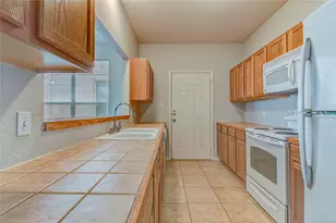 126 Sandstone Dr, Jarrell, TX 76537 - Photo 10