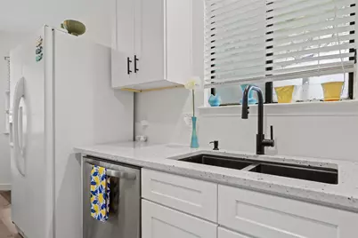 5506 S Pleasant Valley Road, Austin, TX 78744 - Photo 8