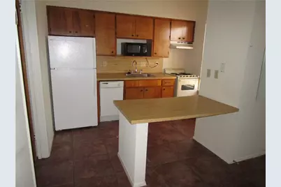 621 W 37th Street #105, Austin, TX 78705 - Photo 4