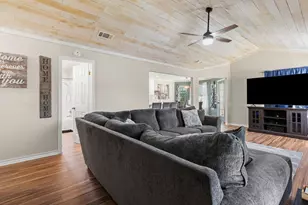 1301 Chapel Creek Rd, Waco, TX 76712 - Photo 6