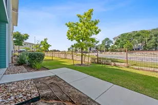 8601 W Gate Blvd, Austin, TX 78745 - Photo 16