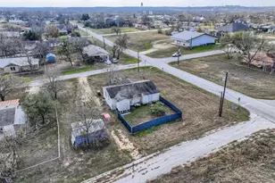 301 E Townes St, Manor, TX 78653 - Photo 8