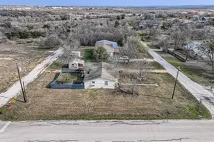 301 E Townes St, Manor, TX 78653 - Photo 6