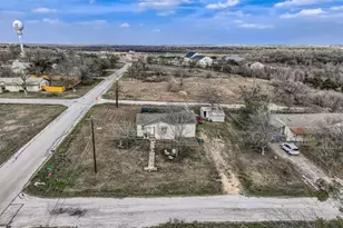 301 E Townes St, Manor, TX 78653 - Photo 2