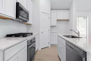 8007 Shining Flor Ln, Lago Vista, TX 78645 - Photo 12