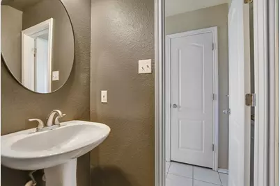 526 W Metcalfe Street, Hutto, TX 78634 - Photo 8