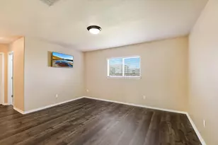 526 W Metcalfe St, Hutto, TX 78634 - Photo 10