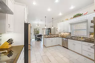 810 Bluff Ridge Ct, New Braunfels, TX 78132 - Photo 12