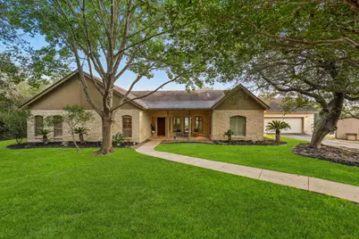 810 Bluff Ridge Court, New Braunfels, TX 78132 - Photo 2
