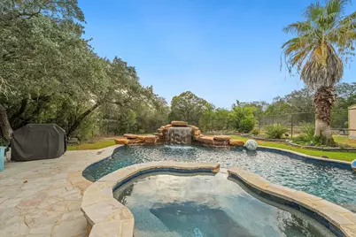 810 Bluff Ridge Court, New Braunfels, TX 78132 - Photo 32