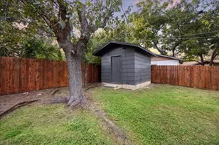 1305 W 1st St, Lampasas, TX 76550 - Photo 36