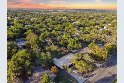1305 W 1st Street, Lampasas, TX 76550 - Photo 38