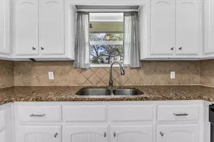 9730 Timberview Dr, Woodway, TX 76712 - Photo 14