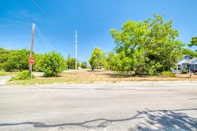 1001 Fifth Street, Lockhart, TX 78644 - Photo 4