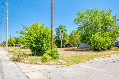 1001 Fifth Street, Lockhart, TX 78644 - Photo 2