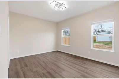 413 E Hamilton Avenue, Rockdale, TX 76567 - Photo 8